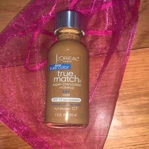 True Match Super-Blendable Foundation Makeup.                  C7 Nut brown